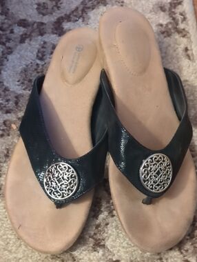 •Giani Bernini Memory Foam Sandals